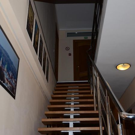 Burger Plus Inn Liov Exterior foto